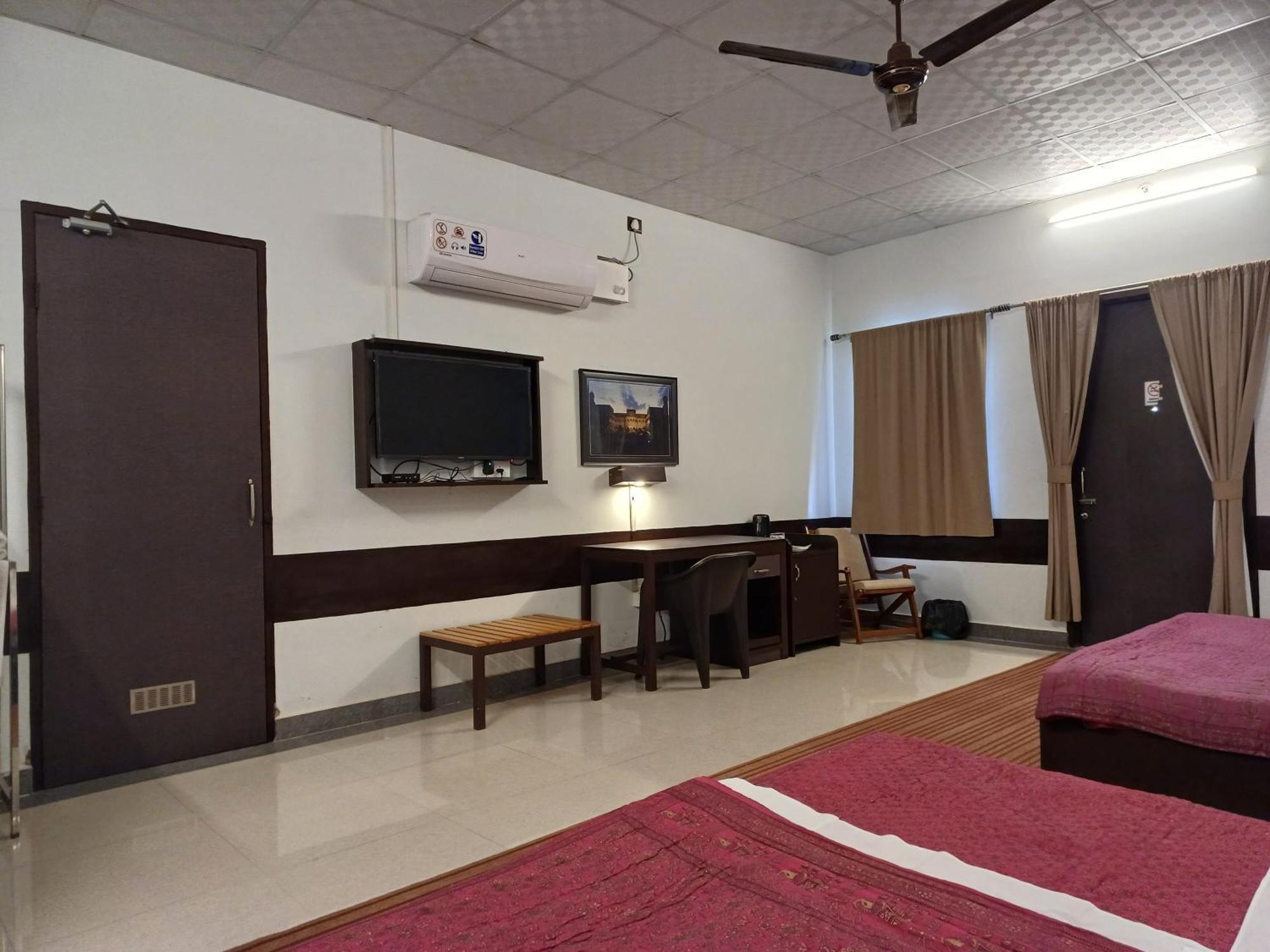 Shivir Aranya - Wilderness Resort Алвар Екстериор снимка