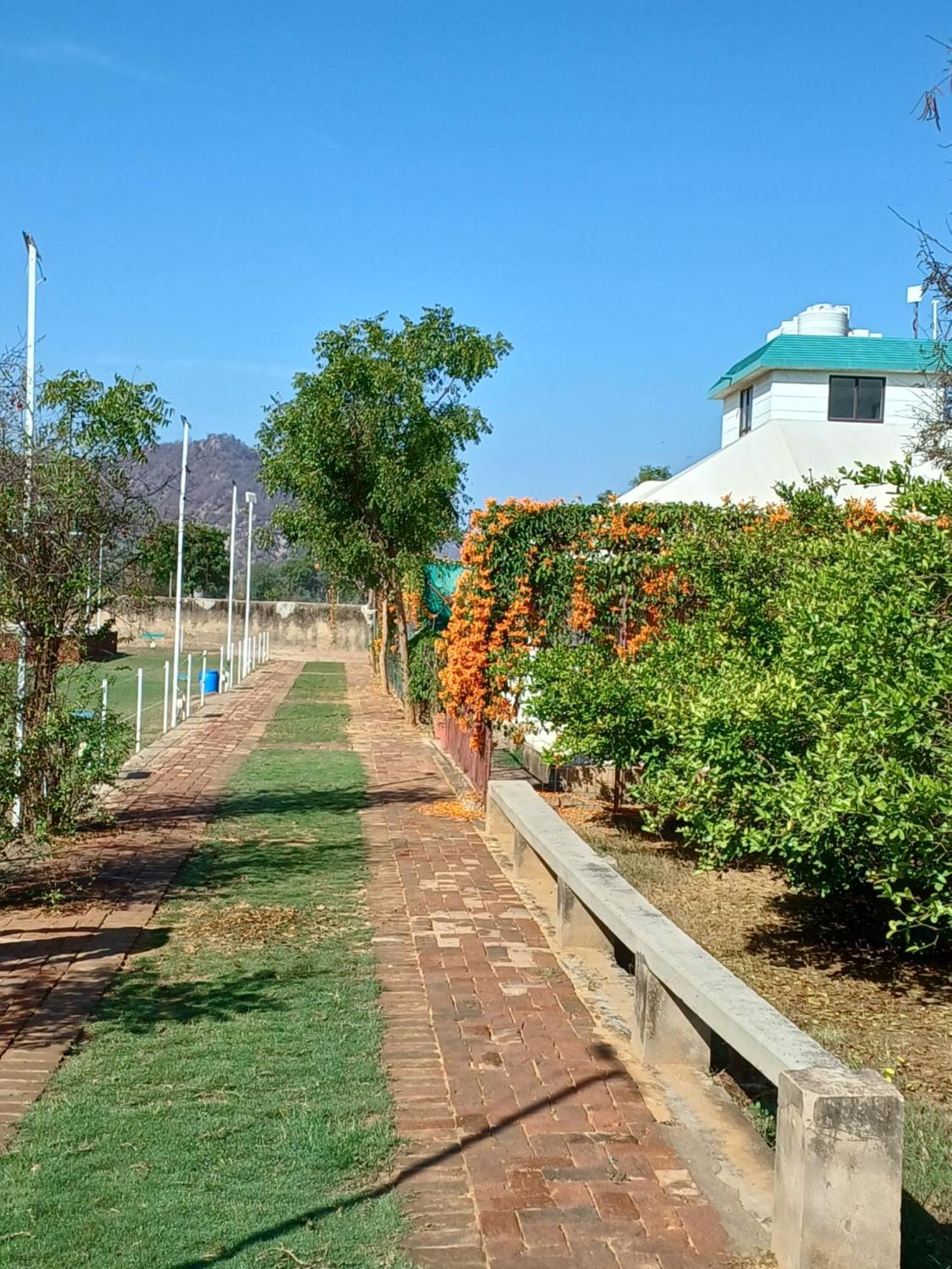 Shivir Aranya - Wilderness Resort Алвар Екстериор снимка