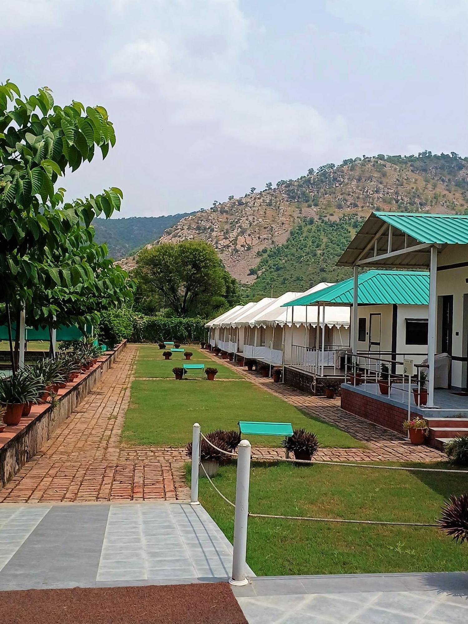 Shivir Aranya - Wilderness Resort Алвар Екстериор снимка